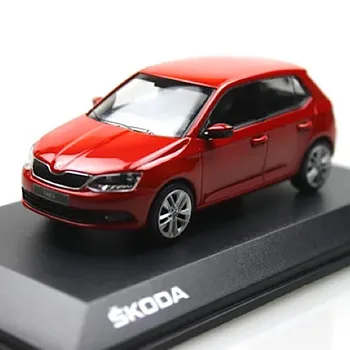 1:43 Ölçekli Skoda Fabia 2015 Kırmızı Coupe Simülasyon Diecast Alaşım Araba Modeli Koleksiyon Süs Ekran Hediye Oyuncak