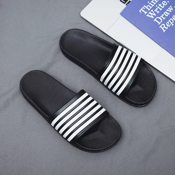 Erkek terlikleri yaz nefes kapalı kaymaz slip-on moda şerit yumuşak alt ışık açık plaj sandaletleri 2023 yeni