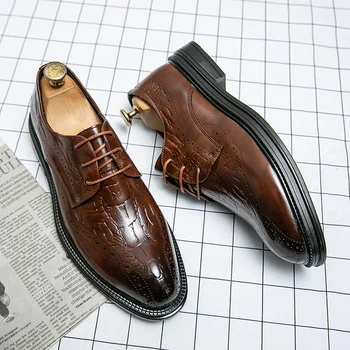 Moda Marka Erkek Elbise Ayakkabı El Yapımı Brogue Stil Oxford Ayakkabı Paty Deri Düğün Ayakkabı Rahat Erkekler Leathe Flats Brogue Ayakkabı
