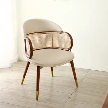 Yatak odası Nordic ışık lüks katı ahşap yemek sandalyeleri koltuk için Modern Rattan tasarımcı yemek sandalyesi ergonomik Stuhl mobilya