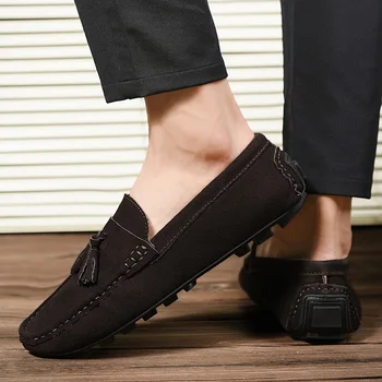 Moda Erkekler rahat ayakkabılar Lüks Süet Siyah Loafer'lar Erkekler Püskül Moccasins Adam Yaz Daireler üzerinde Kayma Erkek Tembel Sürüş erkek ayakkabıları